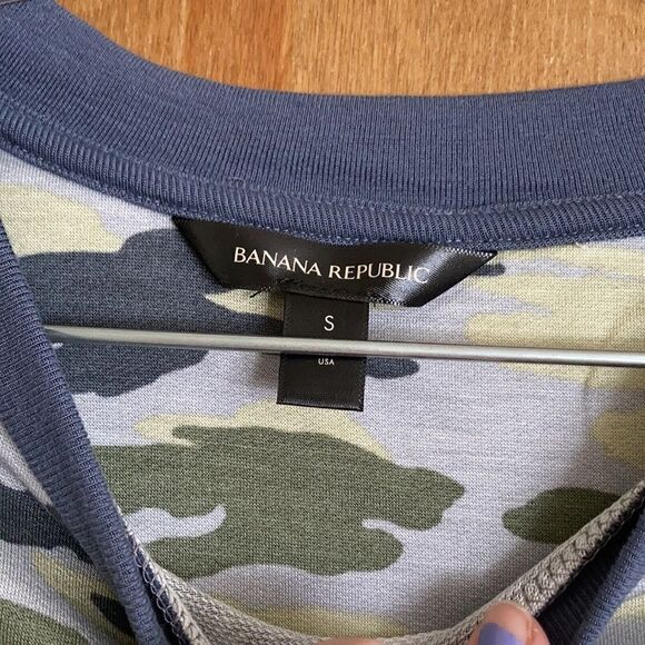 Banana Republic Camo L:S Top - Picture 2 of 5